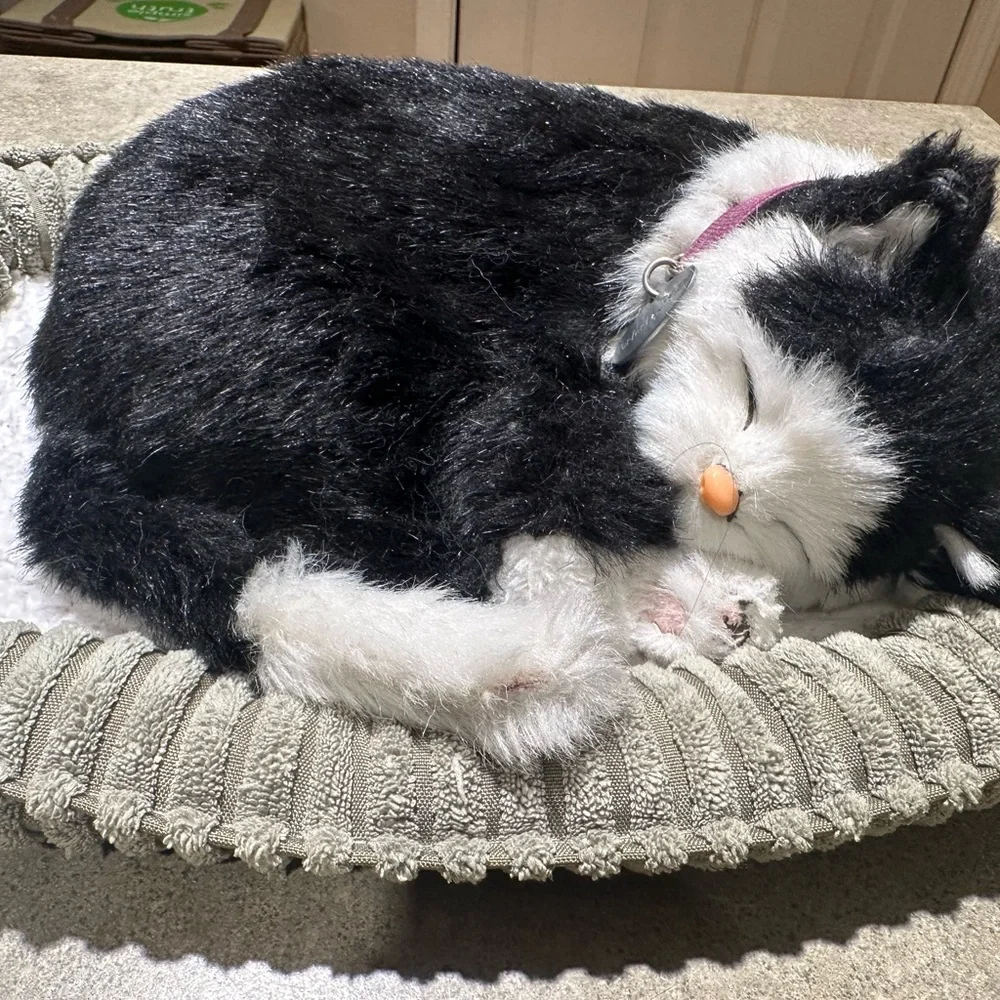 Perfect Petzzz Black and White Plush Cat Bed